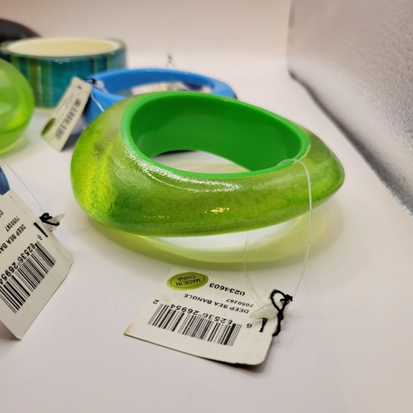 Bijoux Terner chunky bangle lot blue, clear and green asymmetrical bracelets - Picture 7 of 13